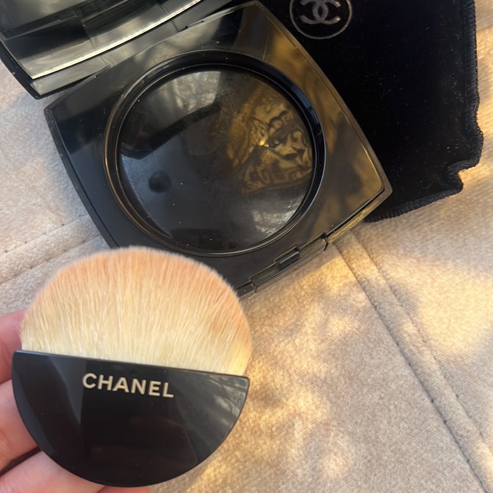 Chanel Les Beiges Healthy Glow Luminous Powder - Picture 5 of 9
